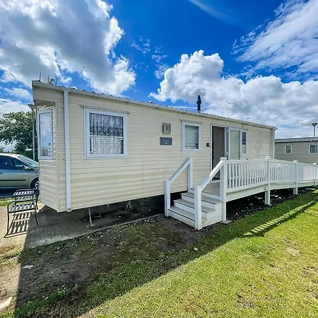 Homely 6 Berth Caravan With Decking And Wi-Fi At Seawick, Essex Ref 27928Sw Clacton-on-Sea Exterior foto