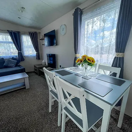 Homely 6 Berth Caravan With Decking And Wi-Fi At Seawick, Essex Ref 27928Sw Clacton-on-Sea Exterior foto