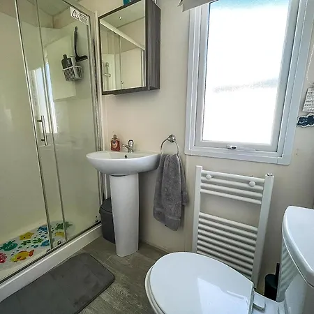 Homely 6 Berth Caravan With Decking And Wi-Fi At Seawick, Essex Ref 27928Sw Clacton-on-Sea Exterior foto