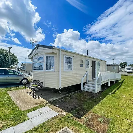 Homely 6 Berth Caravan With Decking And Wi-Fi At Seawick, Essex Ref 27928Sw Clacton-on-Sea Exterior foto