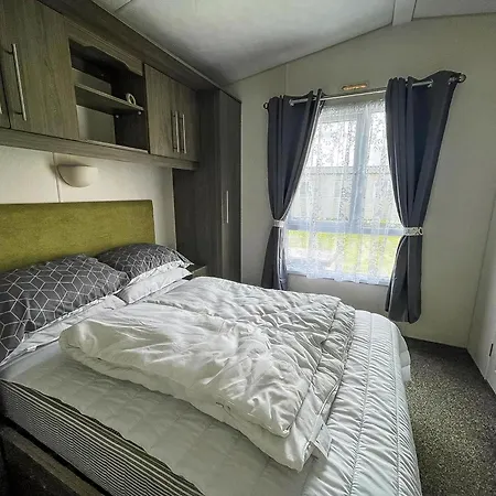 Homely 6 Berth Caravan With Decking And Wi-Fi At Seawick, Essex Ref 27928Sw Clacton-on-Sea Exterior foto