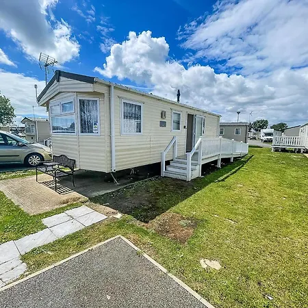 Homely 6 Berth Caravan With Decking And Wi-Fi At Seawick, Essex Ref 27928Sw Clacton-on-Sea Exterior foto