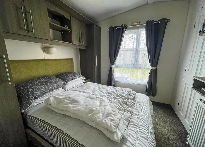 Homely 6 Berth Caravan With Decking And Wi-Fi At Seawick, Essex Ref 27928Sw