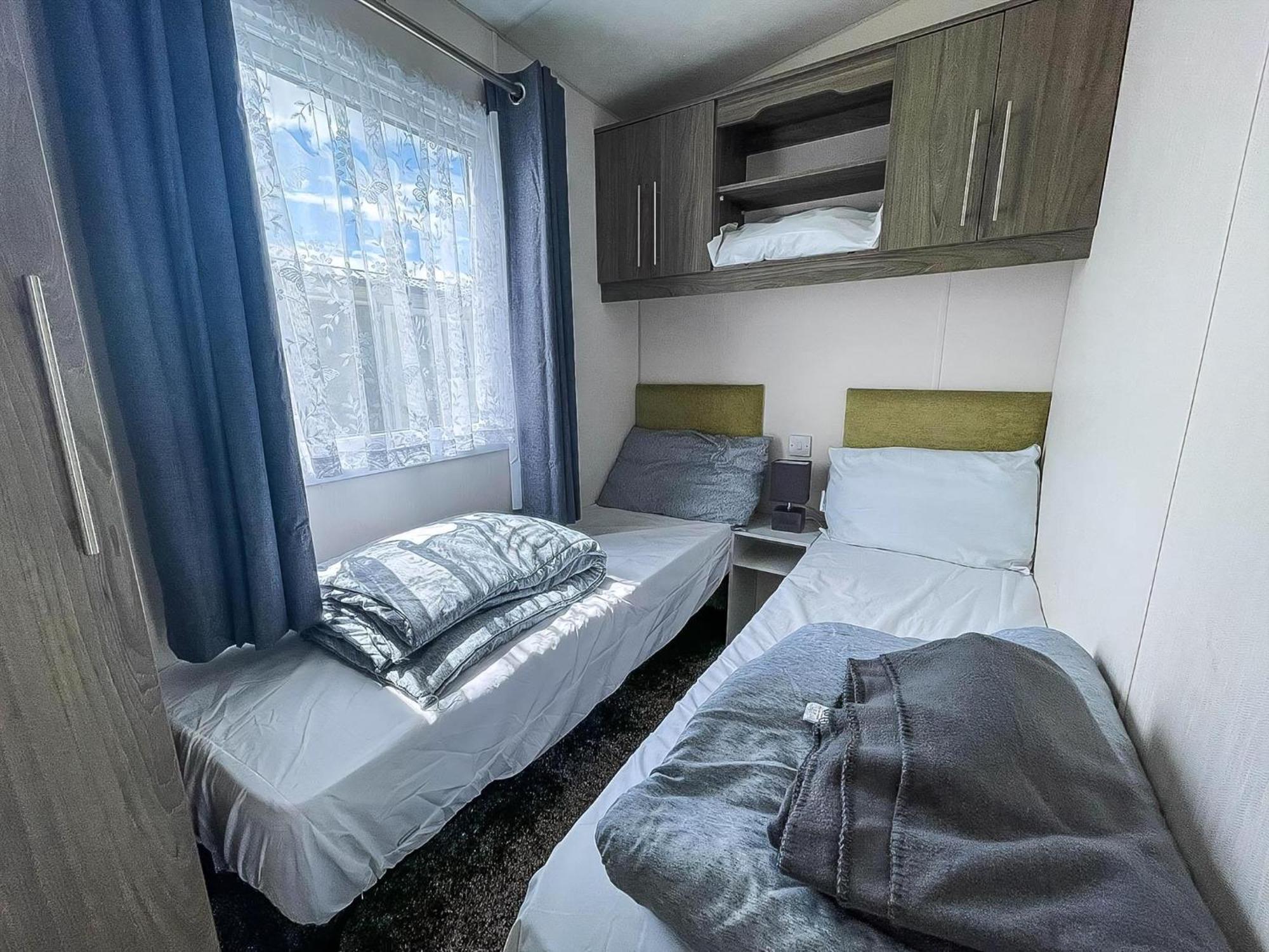 Homely 6 Berth Caravan With Decking And Wi-fi At Seawick, Essex Ref 27928sw *
