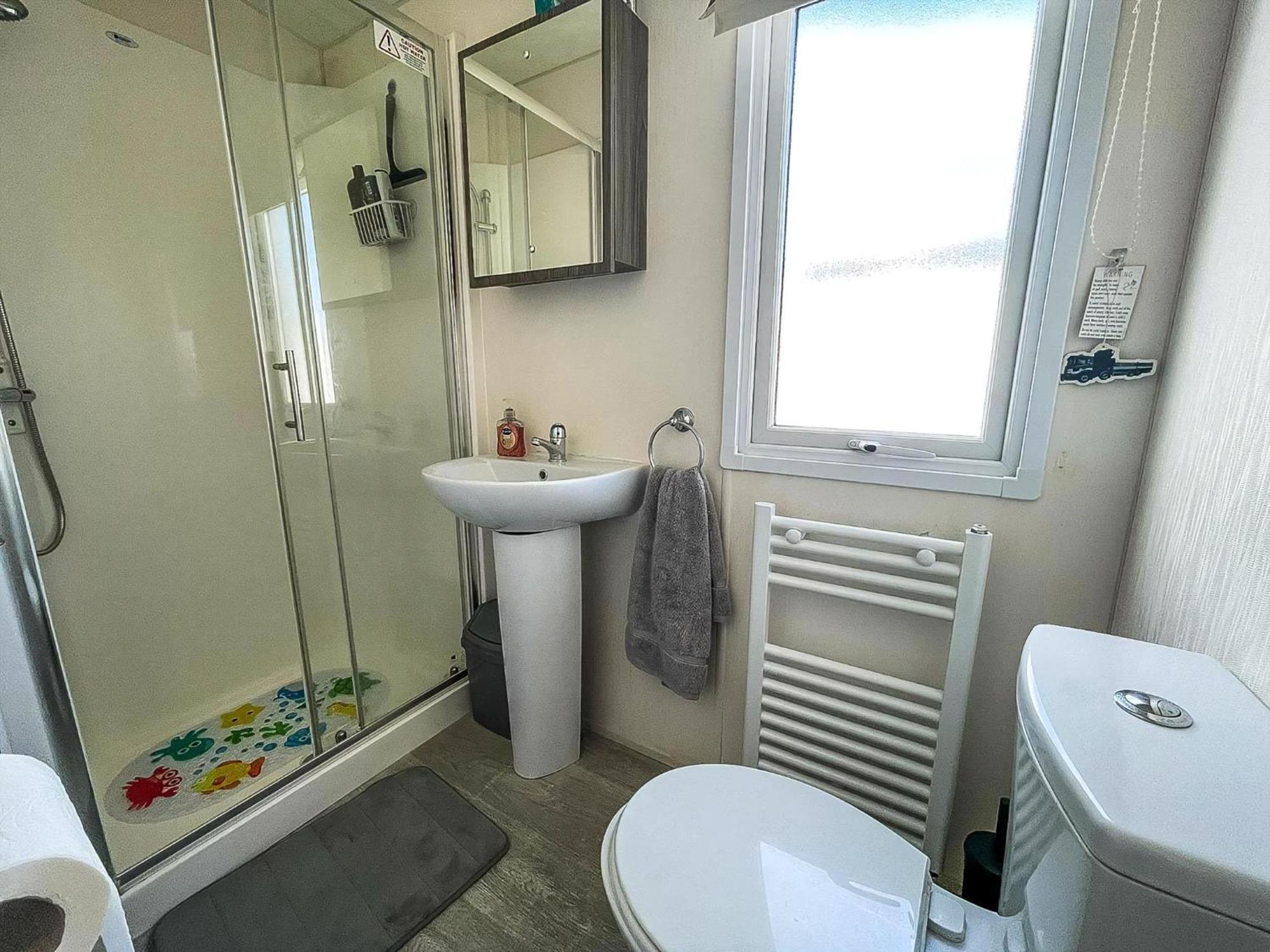 Campsite Homely 6 Berth Caravan With Decking And Wi-fi At Seawick, Essex Ref 27928sw Clacton-on-Sea